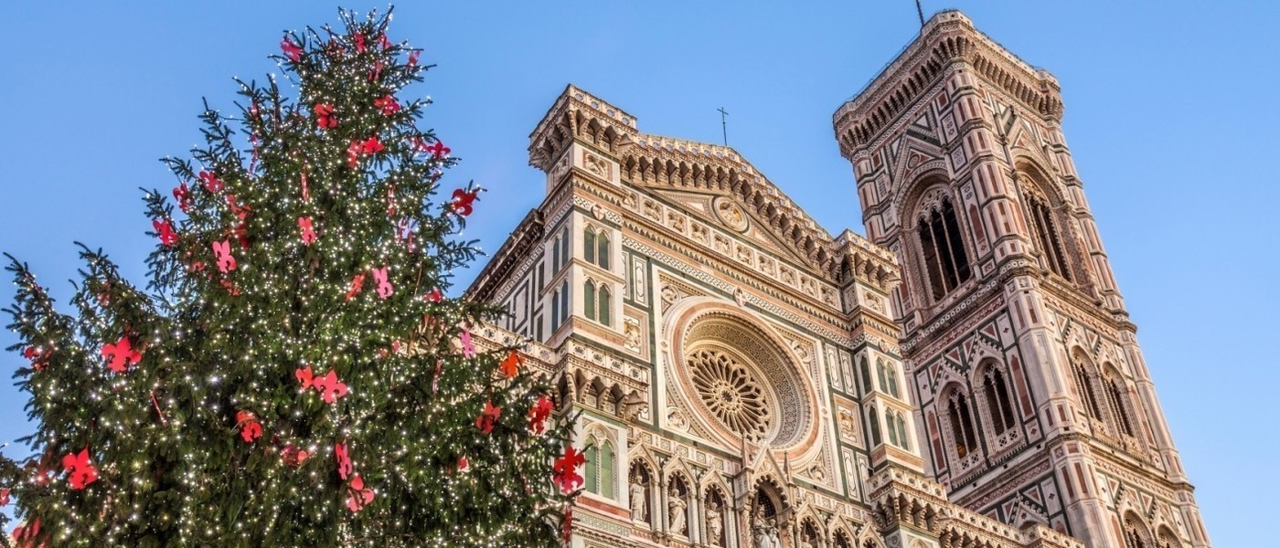 View of the facade of the cathedral of Florence with Christmas tree