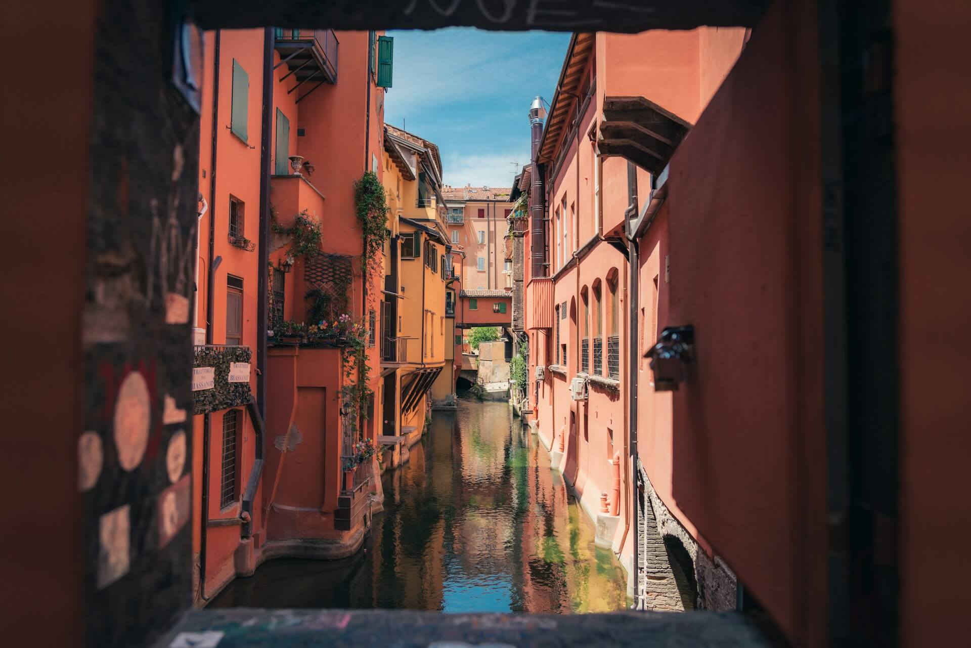 Das berühmte Finestrella am Kanal in Bologna