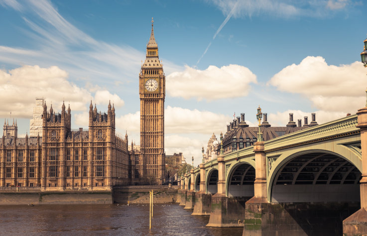 Ikonisches Foto von London mit Big Ben und einem Blick auf den Palace of Westminster