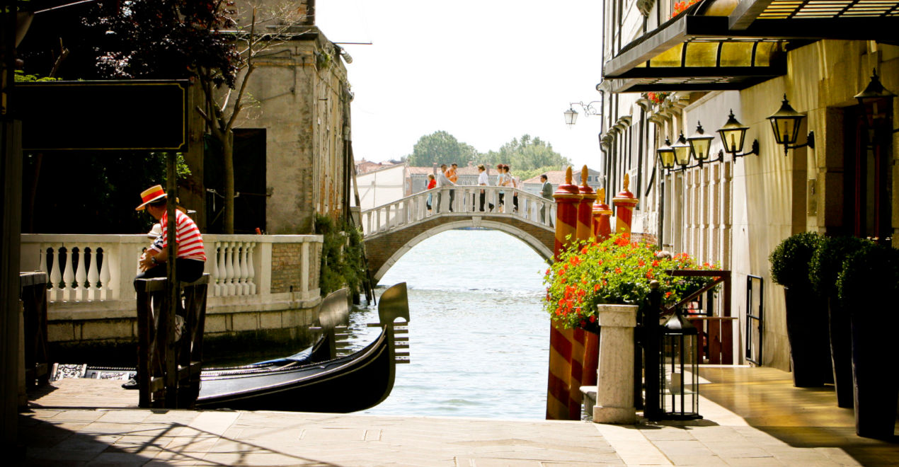 Kanalansicht mit Gondel, Venedig