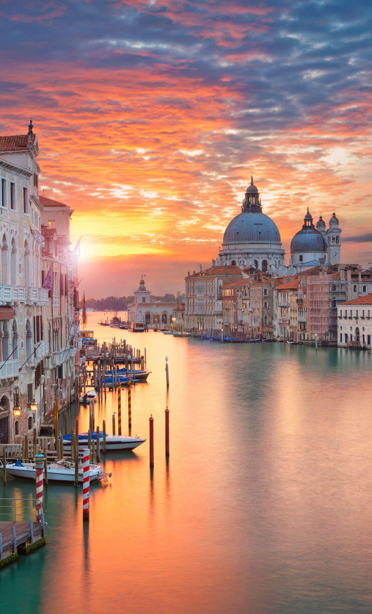 Sonnenuntergang mit Blick auf den venezianischen Kanal