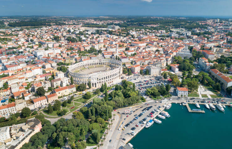 Blick auf die Stadt Pula, Kroatien